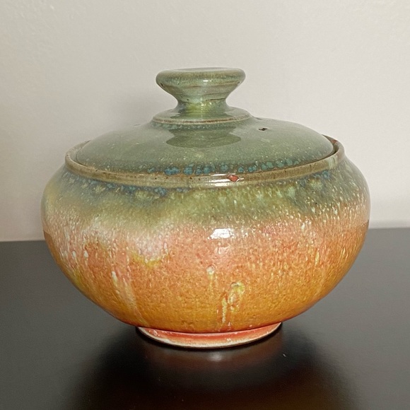 Handmade pottery vessel